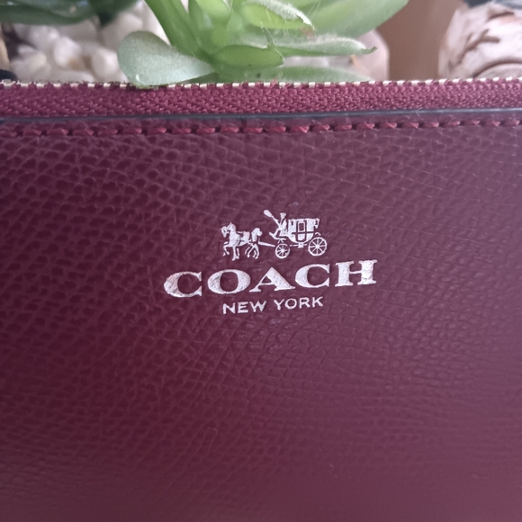 Coach Burgundy Pebble Leather Wristlet NWOT - Picture 4 of 7